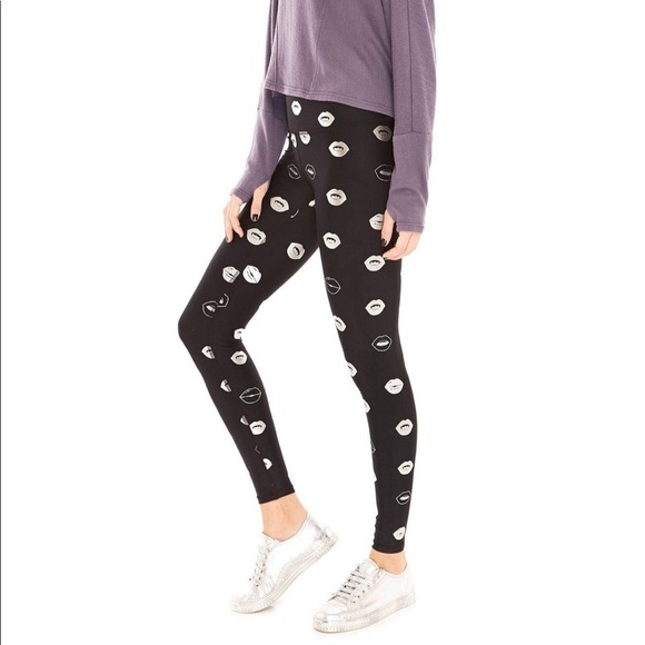 Terez Silver Lips Foil Leggings - Picture 3 of 7